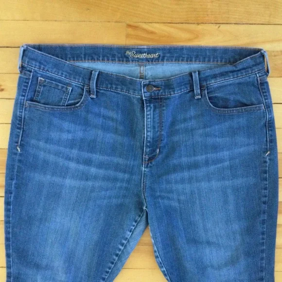 OLD NAVY The Sweetheart Mid-Rise Bootcut Jeans, Medium Wash Plus Size 20 - Picture 3 of 12